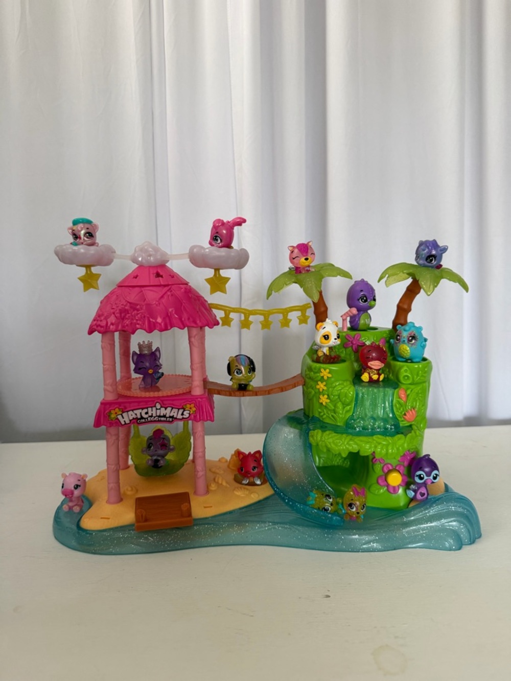 Hatchimals Tropical Playset with working lights and music - Picture 2 of 16
